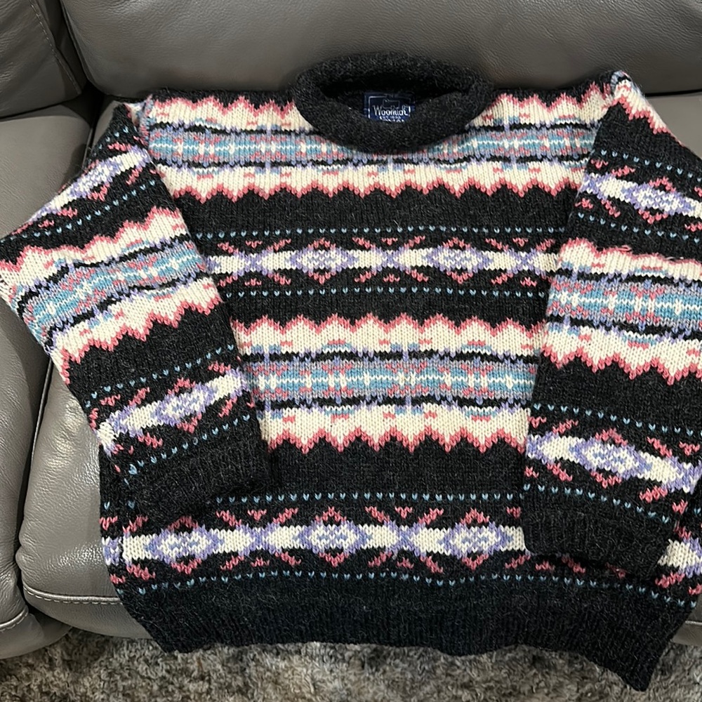 Beautiful vintage Woolrich 100% wool sweater.